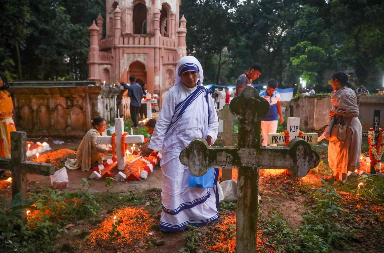 Cardeal Czerny entre migrantes e deslocados internos em Bangladesh