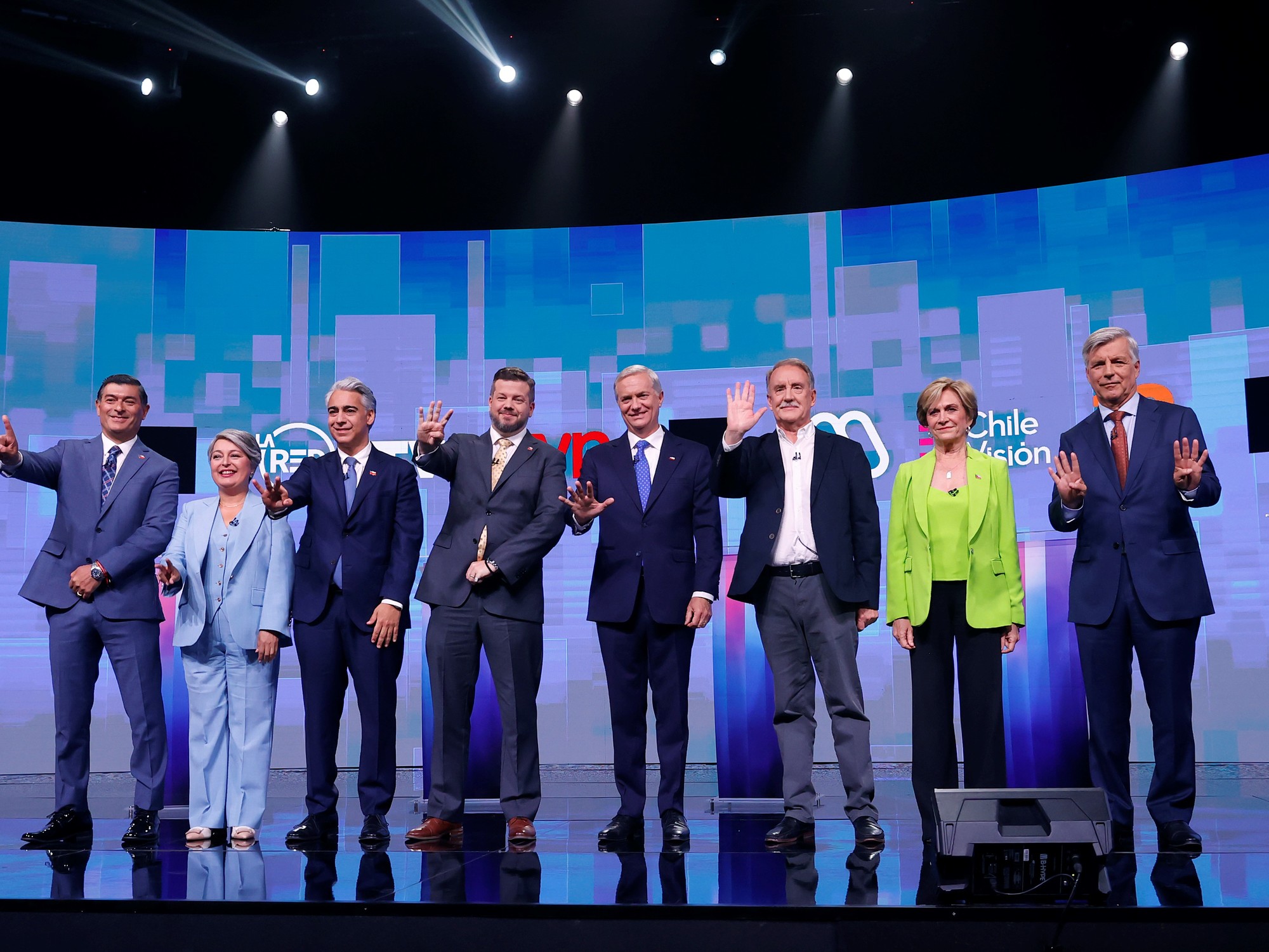 la derecha arremete contra la candidata oficialista en el último debate antes de las presidenciales del domingo
