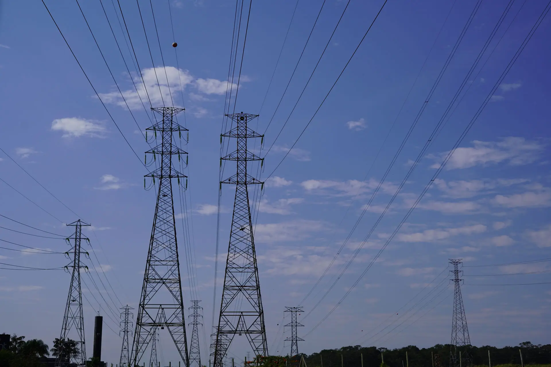 proventos surpreendem e ação salta, mas por que não há otimismo dos analistas?