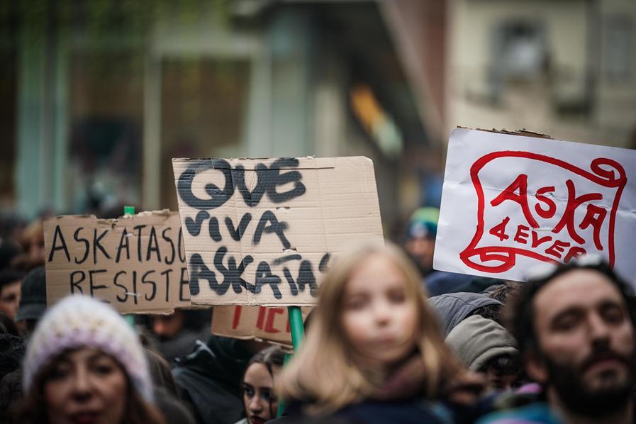 Che cosa vuol dire Askasuna, la storia a due facce del centro sociale di Torino