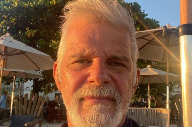 Com 70 anos, Raul Gazolla fala da volta aos palcos e lembra ajuda da enteada durante crise financeira