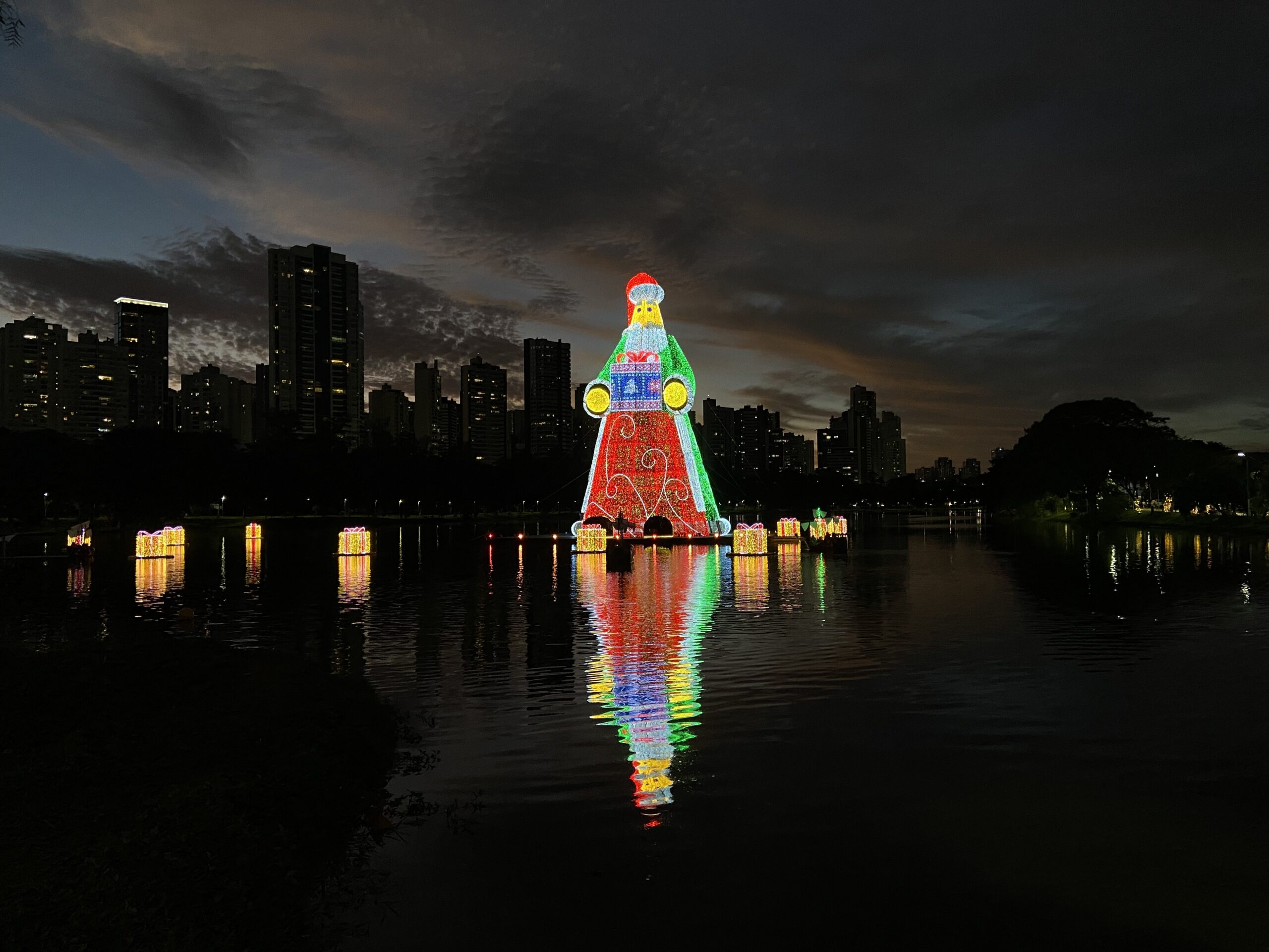 Em Londrina, nem Papai Noel escapa da polarização