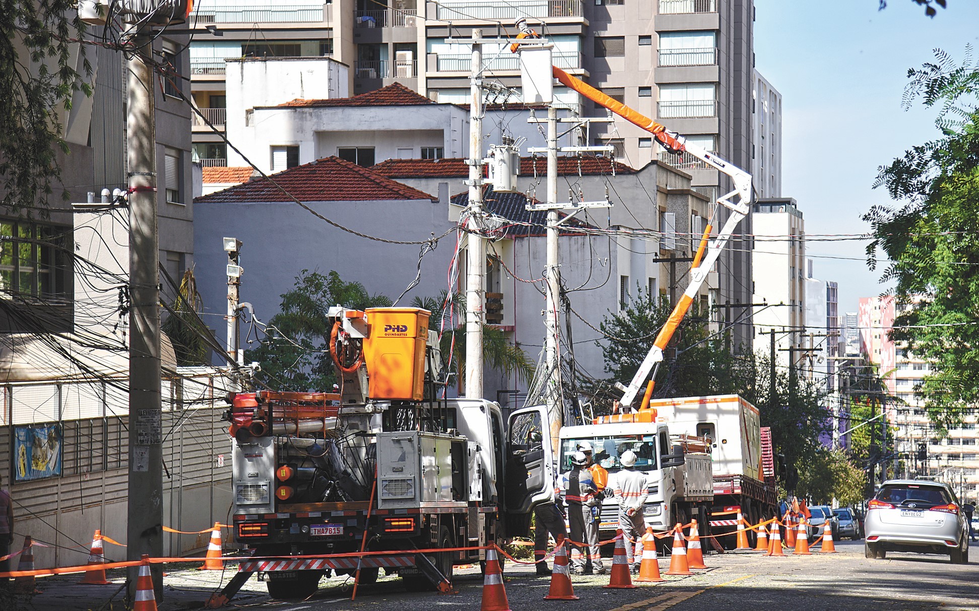 Entre ceias de Natal perdidas e cuidados médicos afetados, SP chega ao 4º dia sem luz com ação na Justiça e Enel acuada