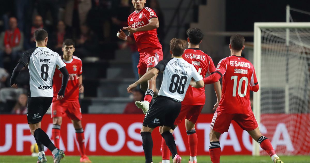 Ríos tem as chaves de casa e convidou Ivanovic a entrar (as notas do Benfica)