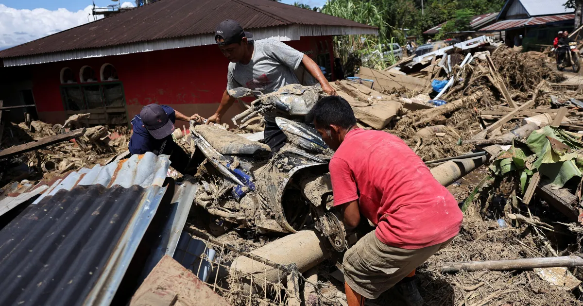 Tempestades e enchentes deixam mais de mil mortos na Ásia