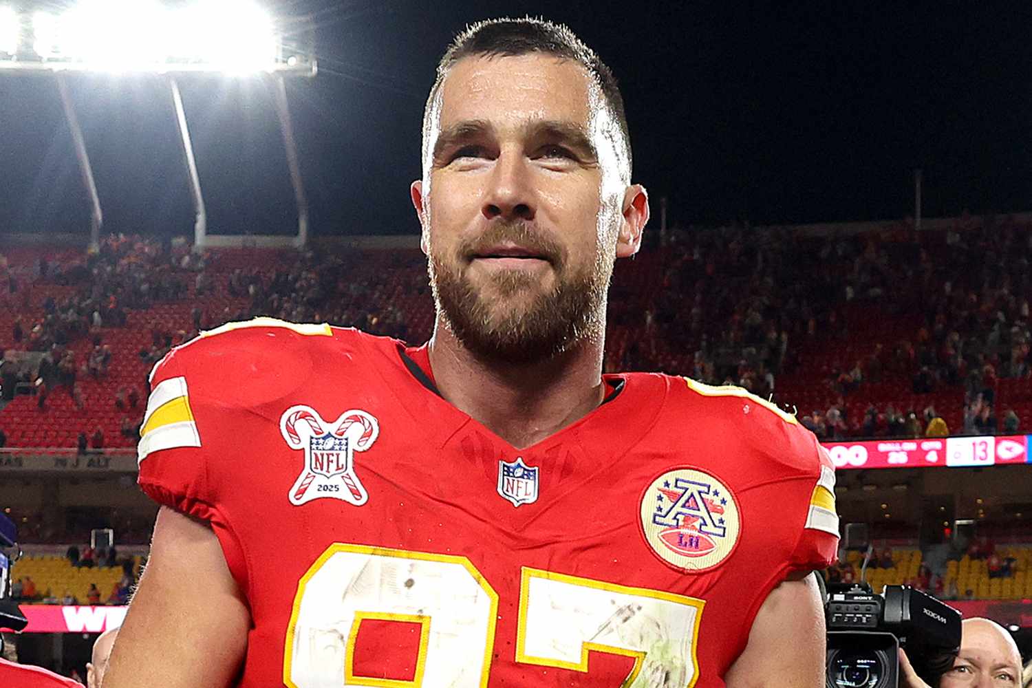 Travis Kelce, Kevin Hart, Snoop Dogg, Heidi Klum and More