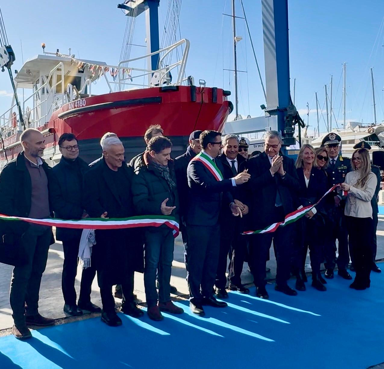 Blue Economy: Ancona vara le gemelle “Pelikan” per pulire i mari di Napoli e Salerno