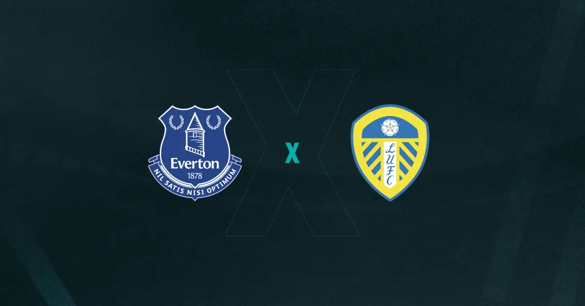 Escudos de Everton e Leeds, que duelam pela Premier League