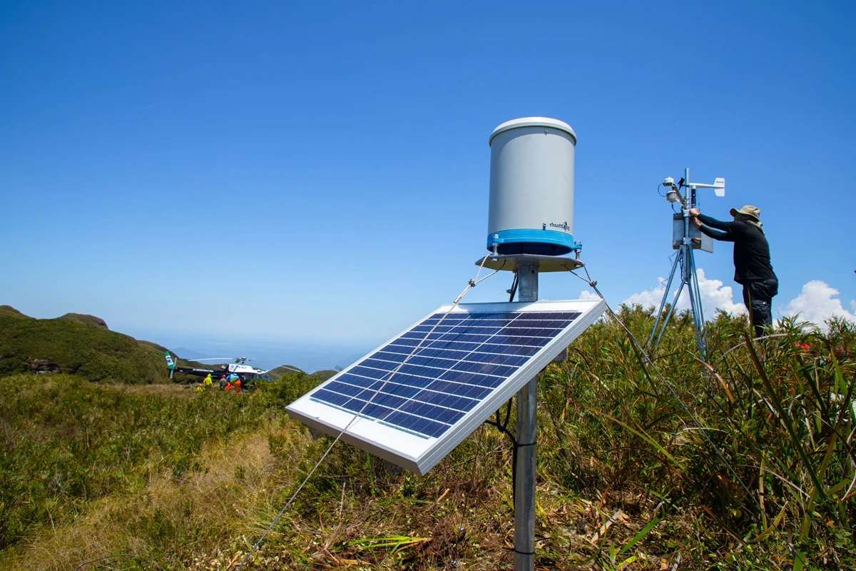 Pluviômetros que realizam a medição da quantidade de chuva