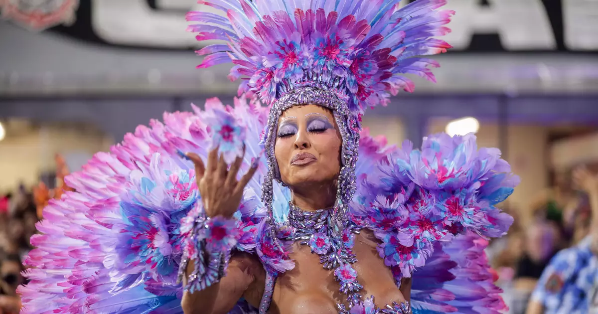 Veja fotos da Gaviões da Fiel no 2º dia de desfiles no Anhembi, em São Paulo